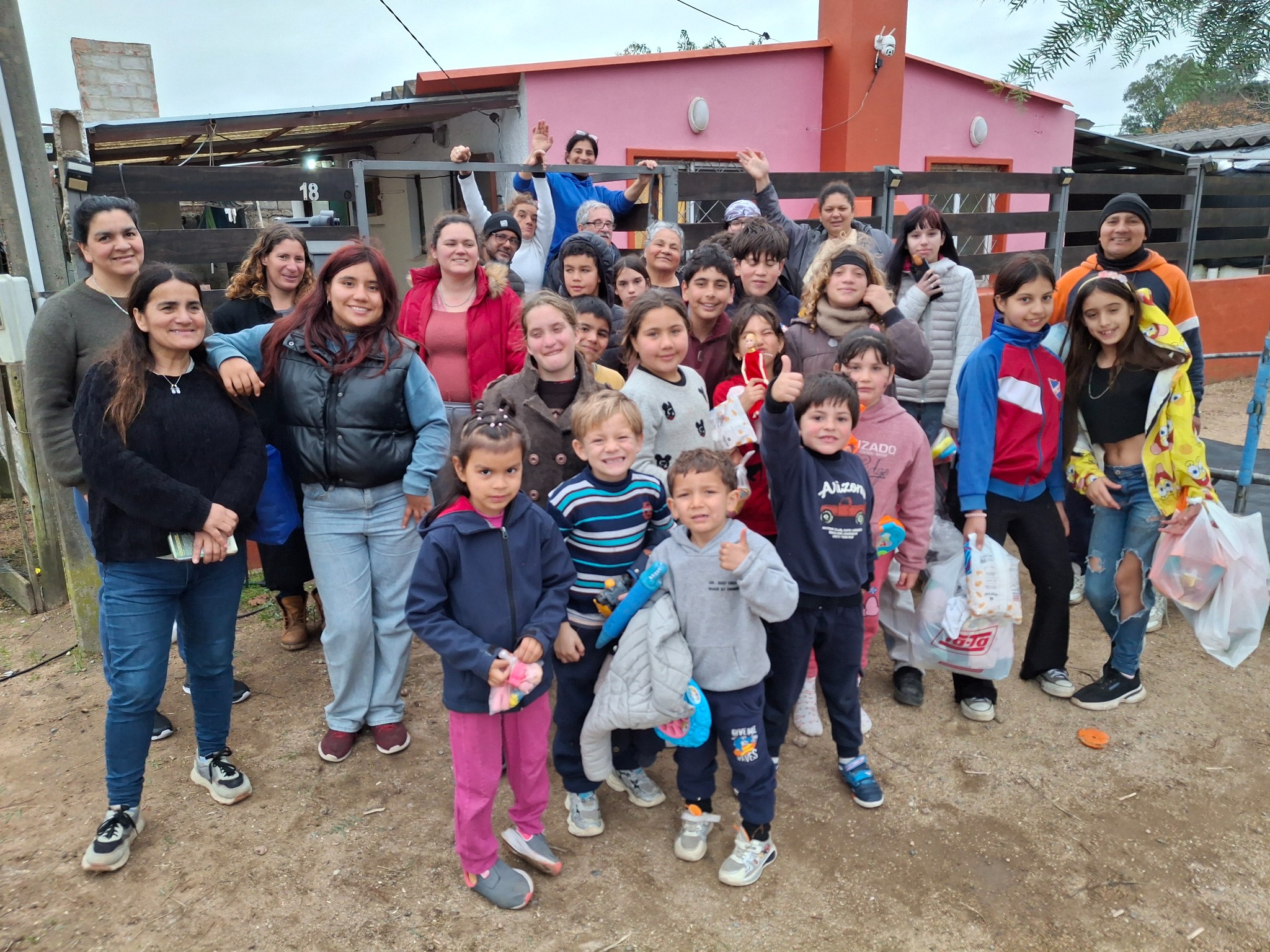 Community members and ministry volunteers at the conclusion of the outreach.